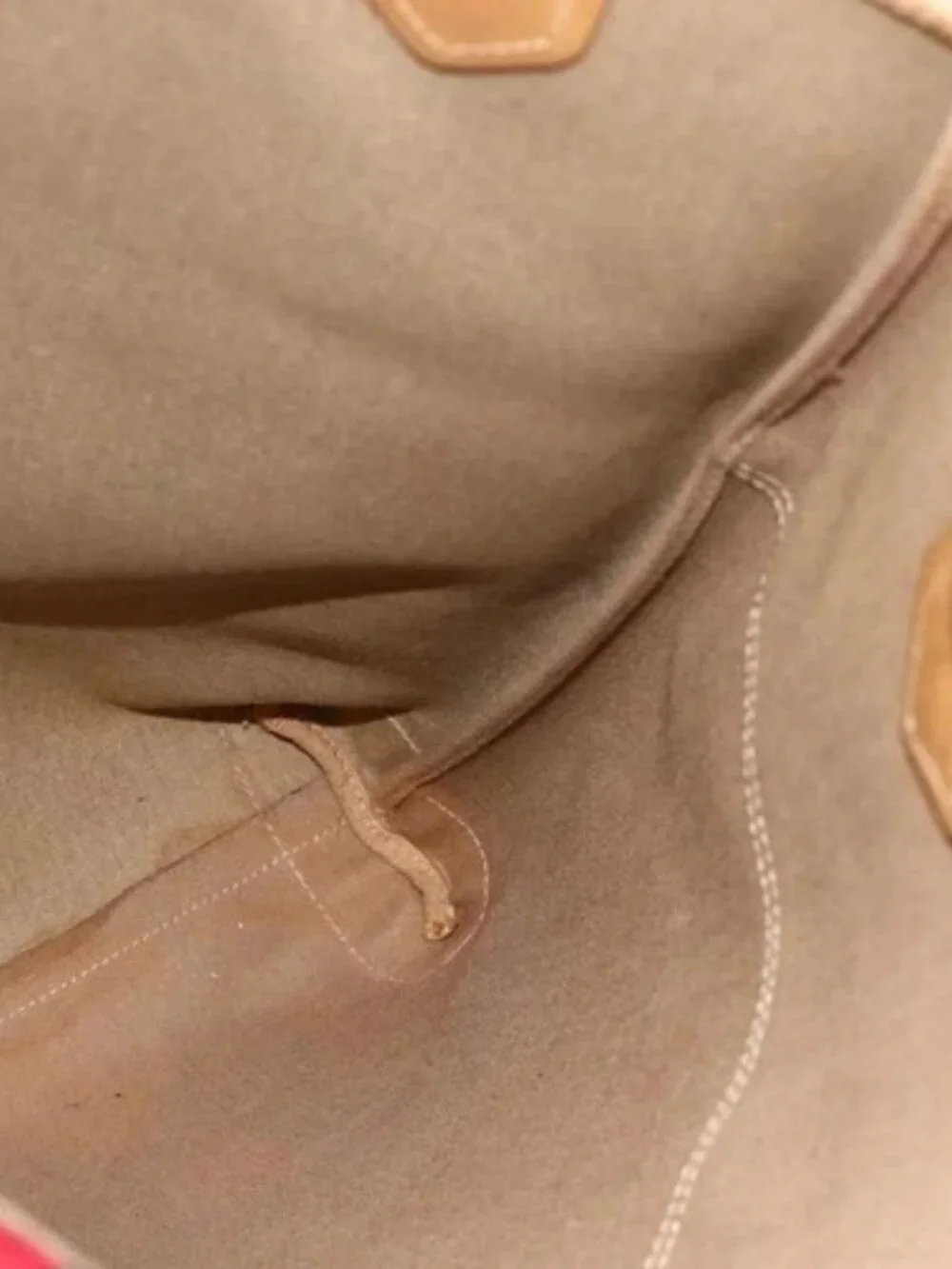 Gucci brand	gucci color	beige